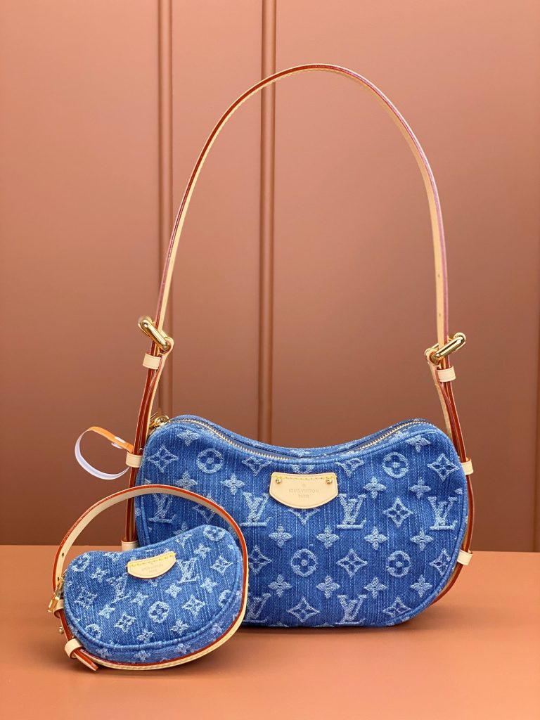 Louis Vuitton CROISSANT Medium Handbag