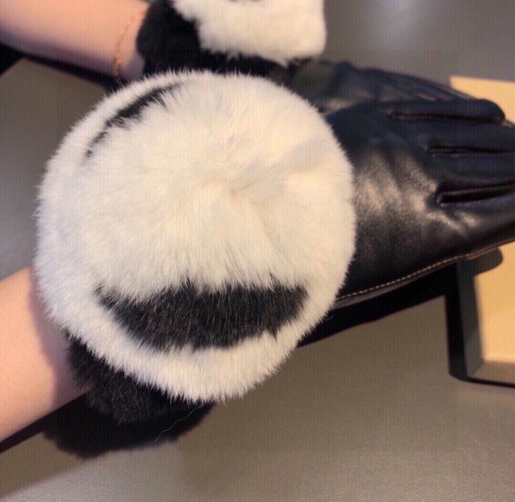 Burberry Touchscreen Gloves