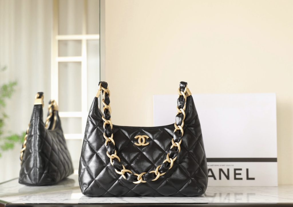 Chanel 24A Hobo Underarm Bag Black Medium