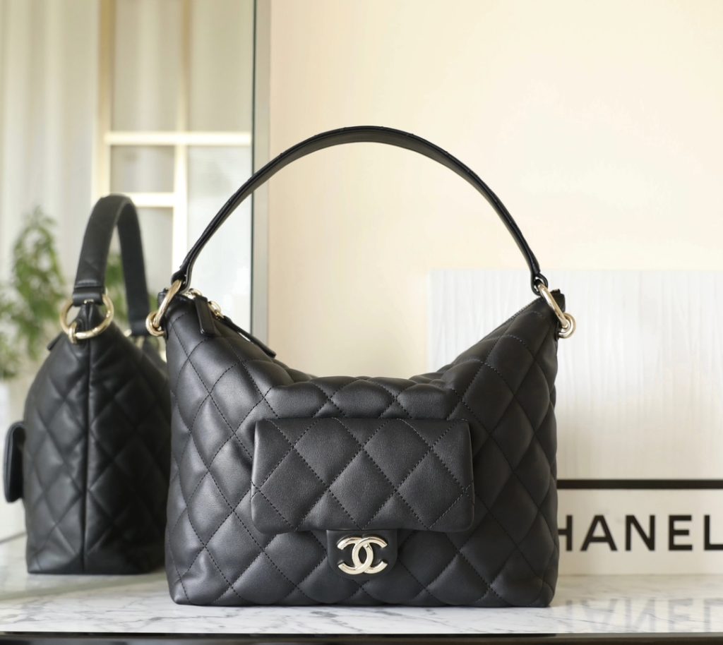 Chanel 23B Autumn/Winter Hobo Underarm Dumpling Bag