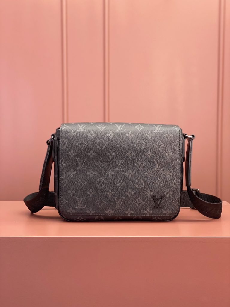 Louis Vuitton DISTRICT Small Messenger Bag