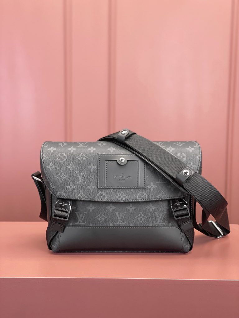 Louis Vuitton VOYAGER Small Messenger Bag