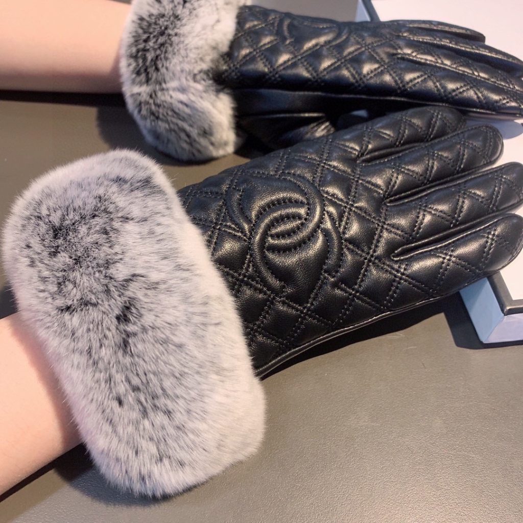 Chanel 2023 Autumn/Winter Lazy Rabbit Fur and Sheepskin Gloves