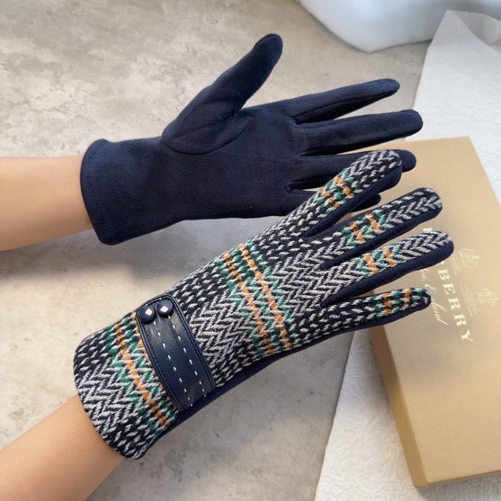 Burberry women’s gloves