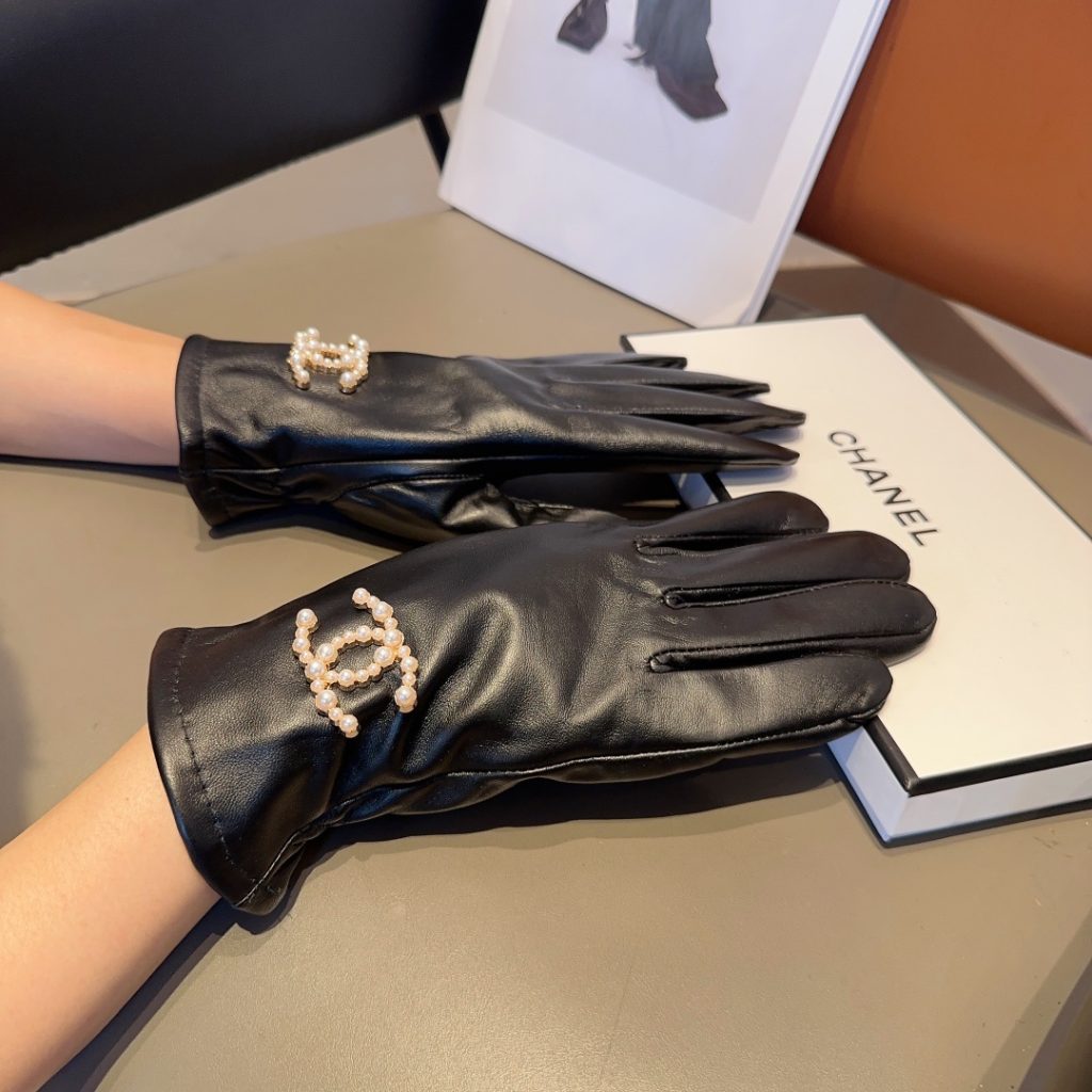 Chanel women’s lambskin gloves