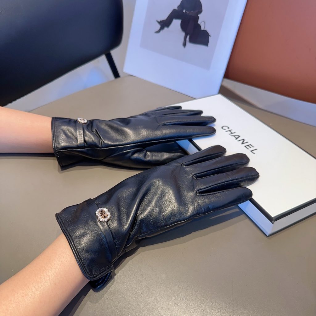 Chanel women’s lambskin fashion gloves