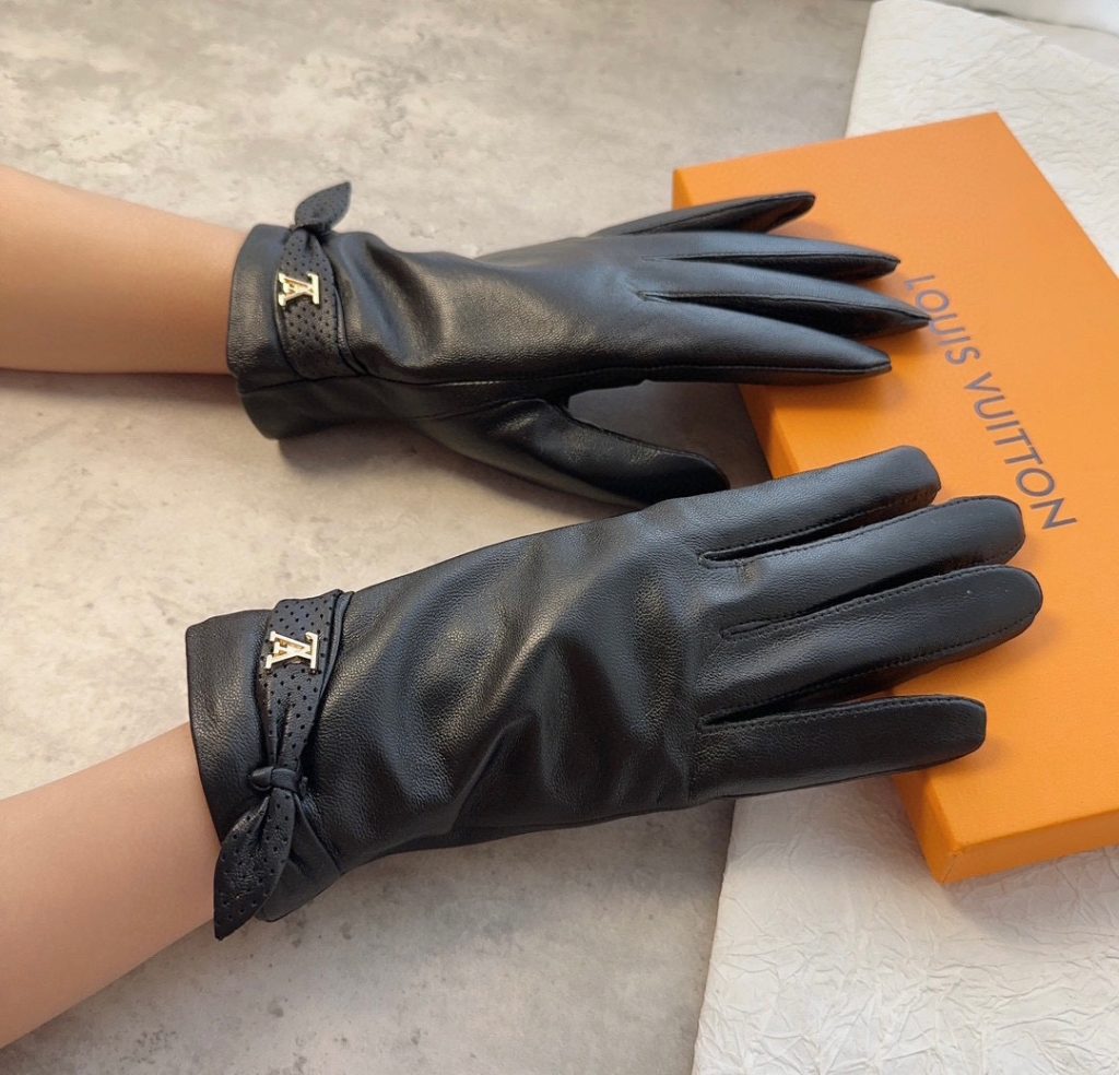 Louis Vuitton women’s lambskin gloves