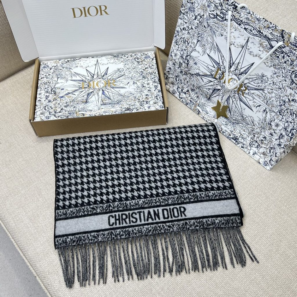 Dior Montaigne Houndstooth Scarf