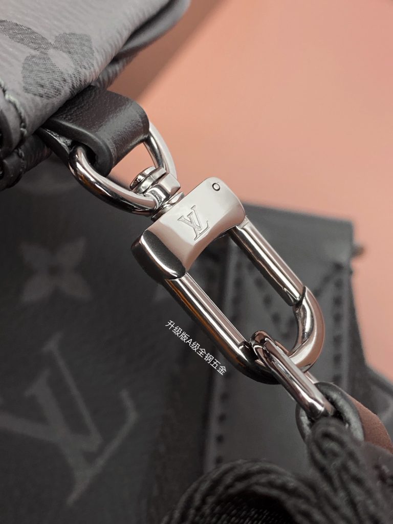 Louis Vuitton TRIO Messenger Bag