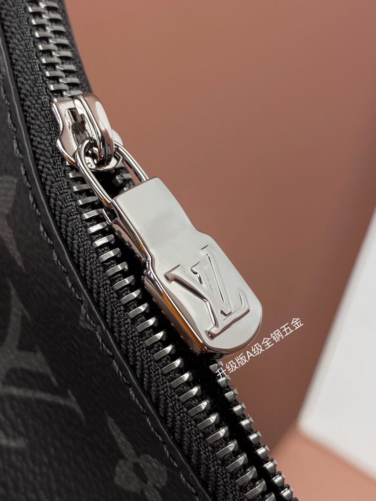 Louis Vuitton TRIO Messenger Bag