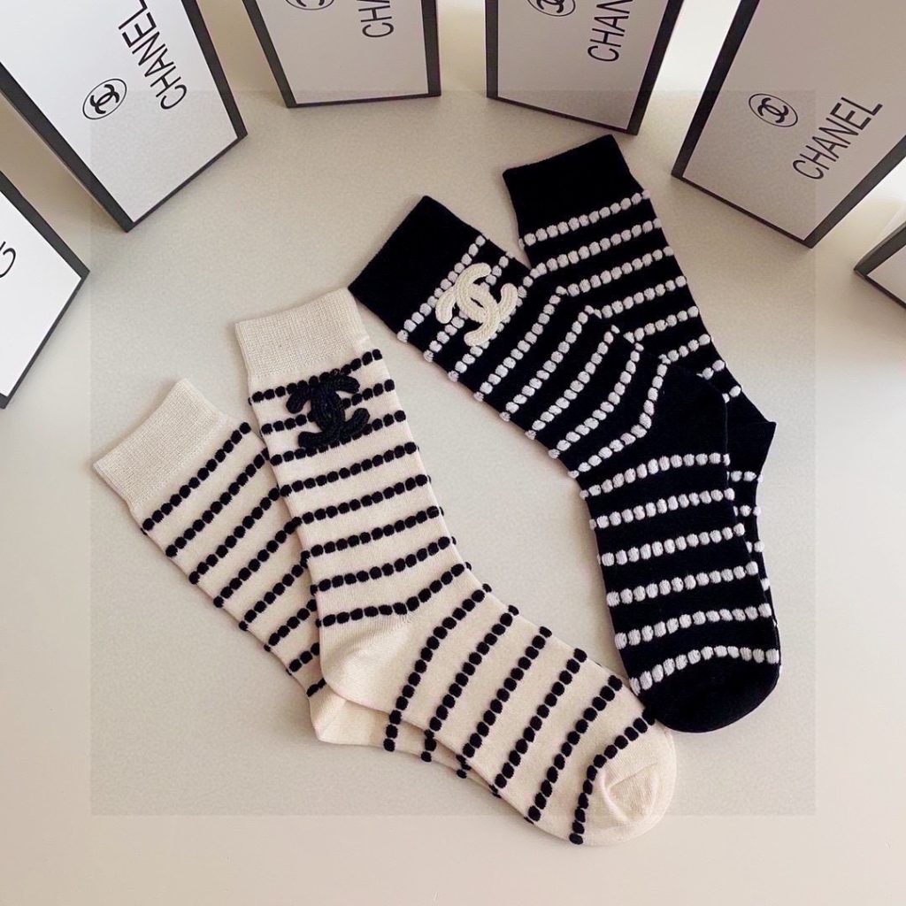 Chanel trendy cashmere mid-length socks