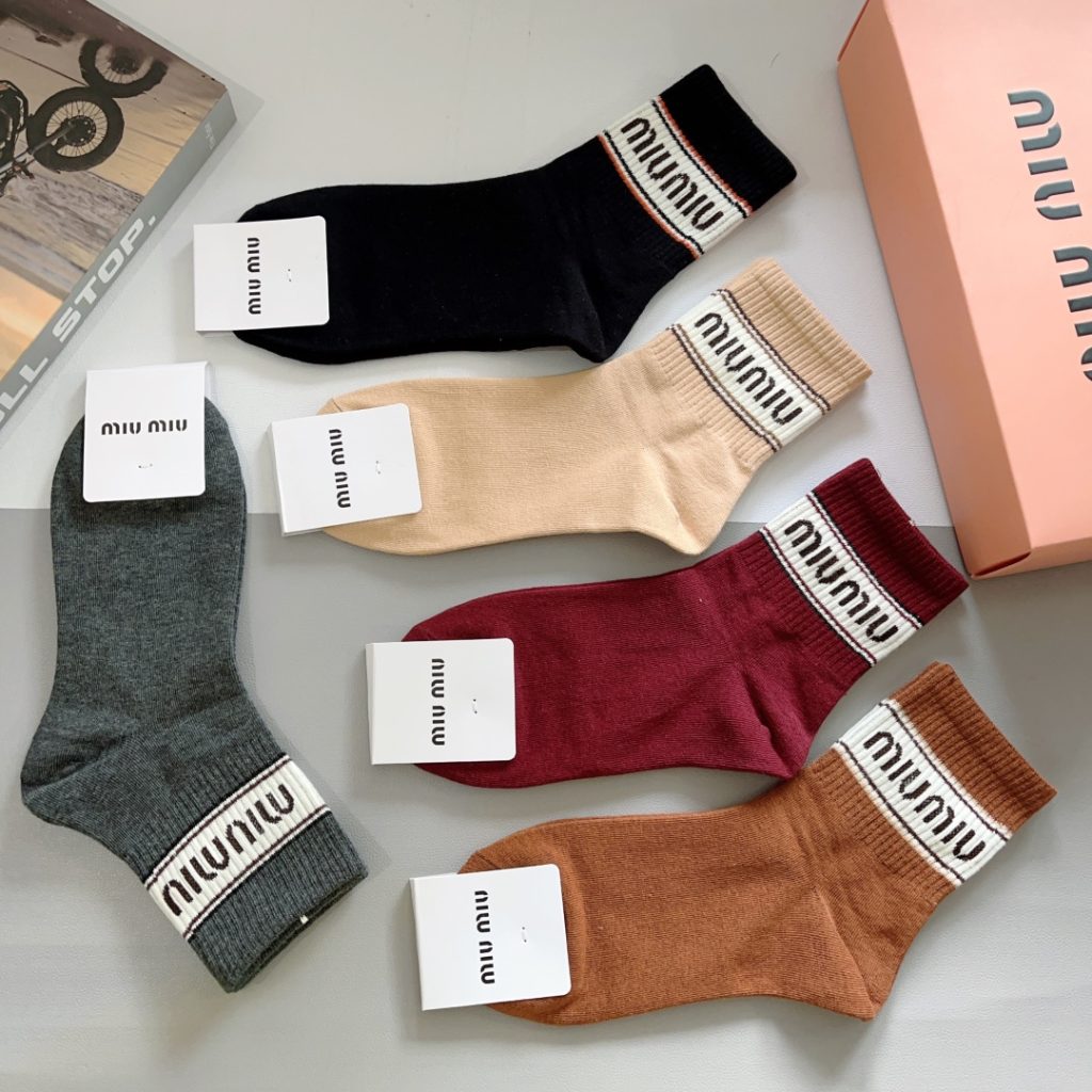 Miumiu high-quality super popular influencer mid-calf socks