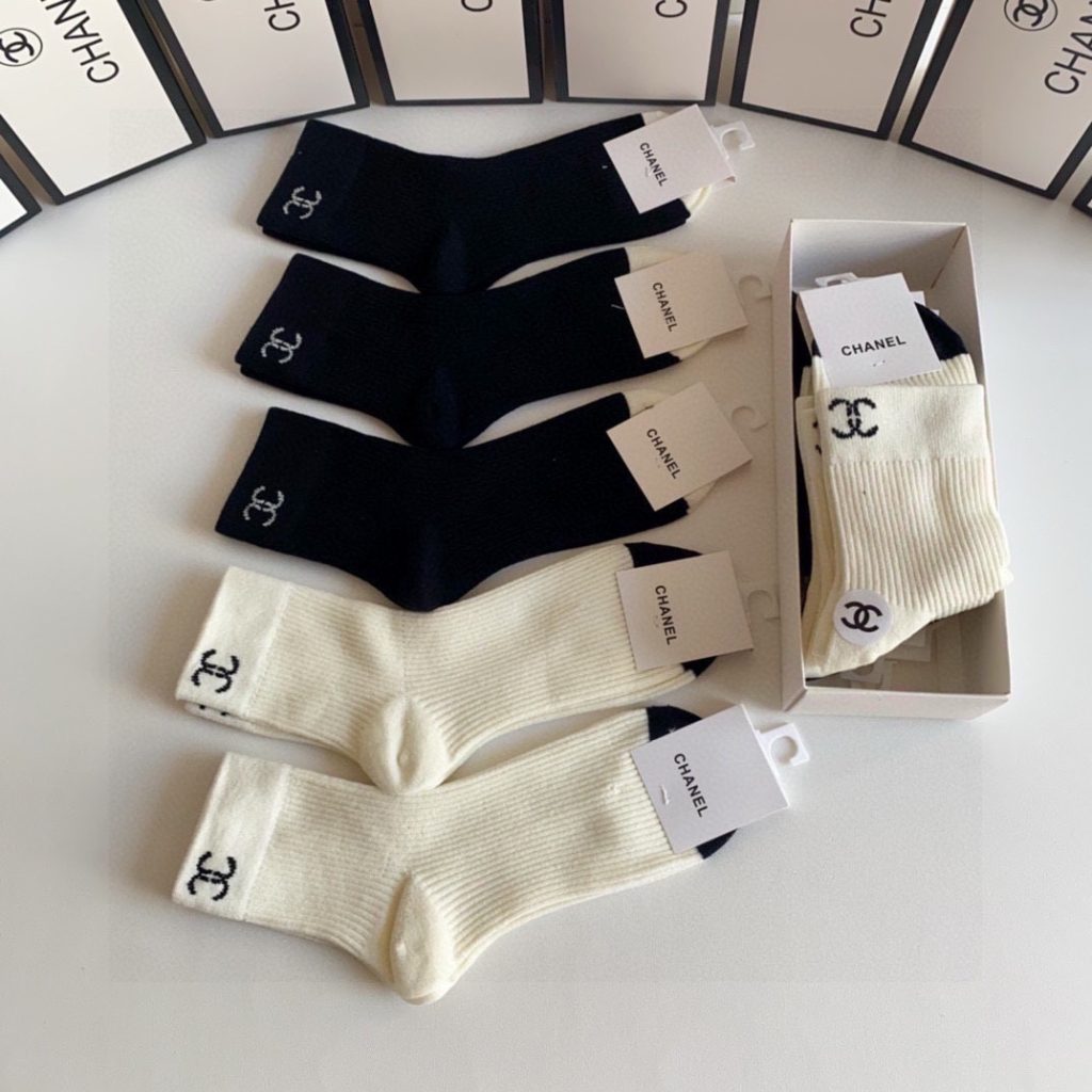 Chanel New Mid-Length Slouchy Socks