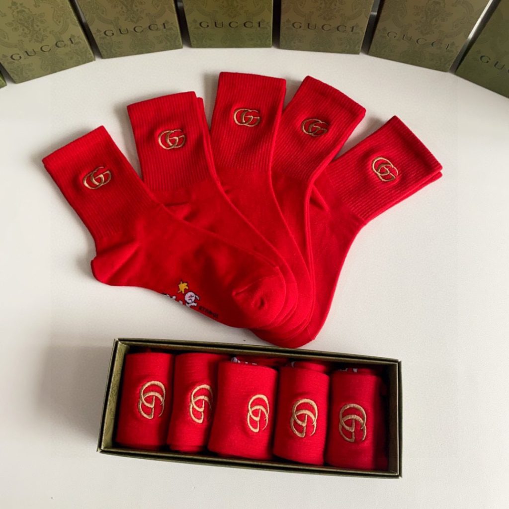 Gucci Festive Red Embroidered Mid-Length Slouchy Socks