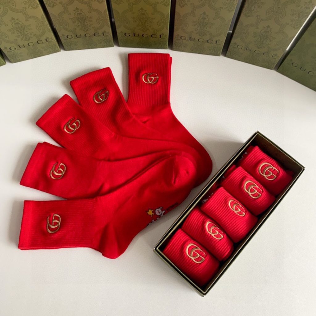 Gucci Festive Red Embroidered Mid-Length Slouchy Socks