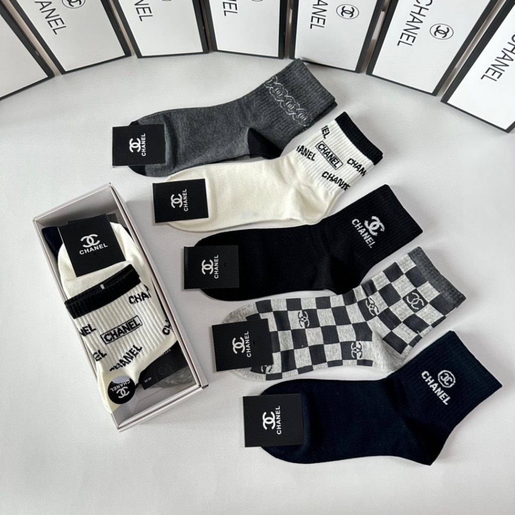 Chanel New Mid-Length Slouchy Socks