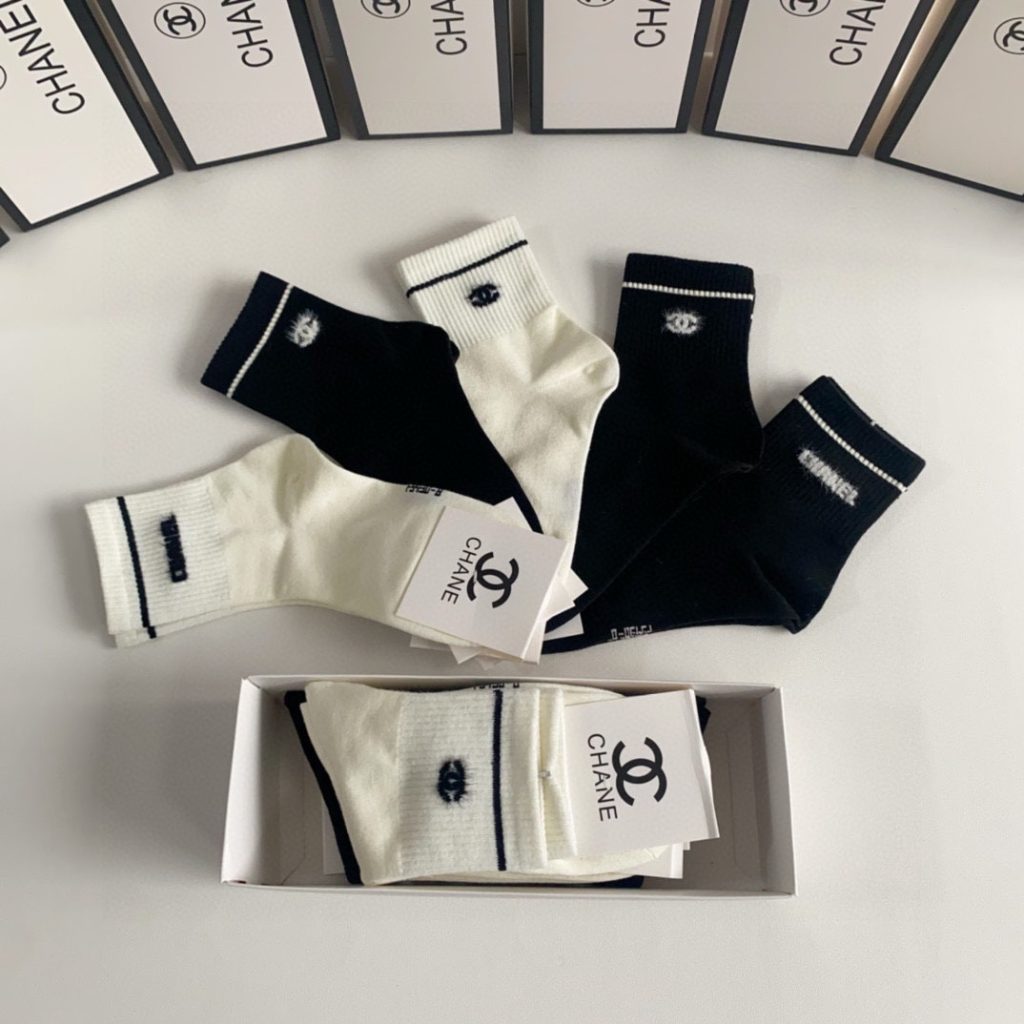 Chanel New Mid-Length Slouchy Socks