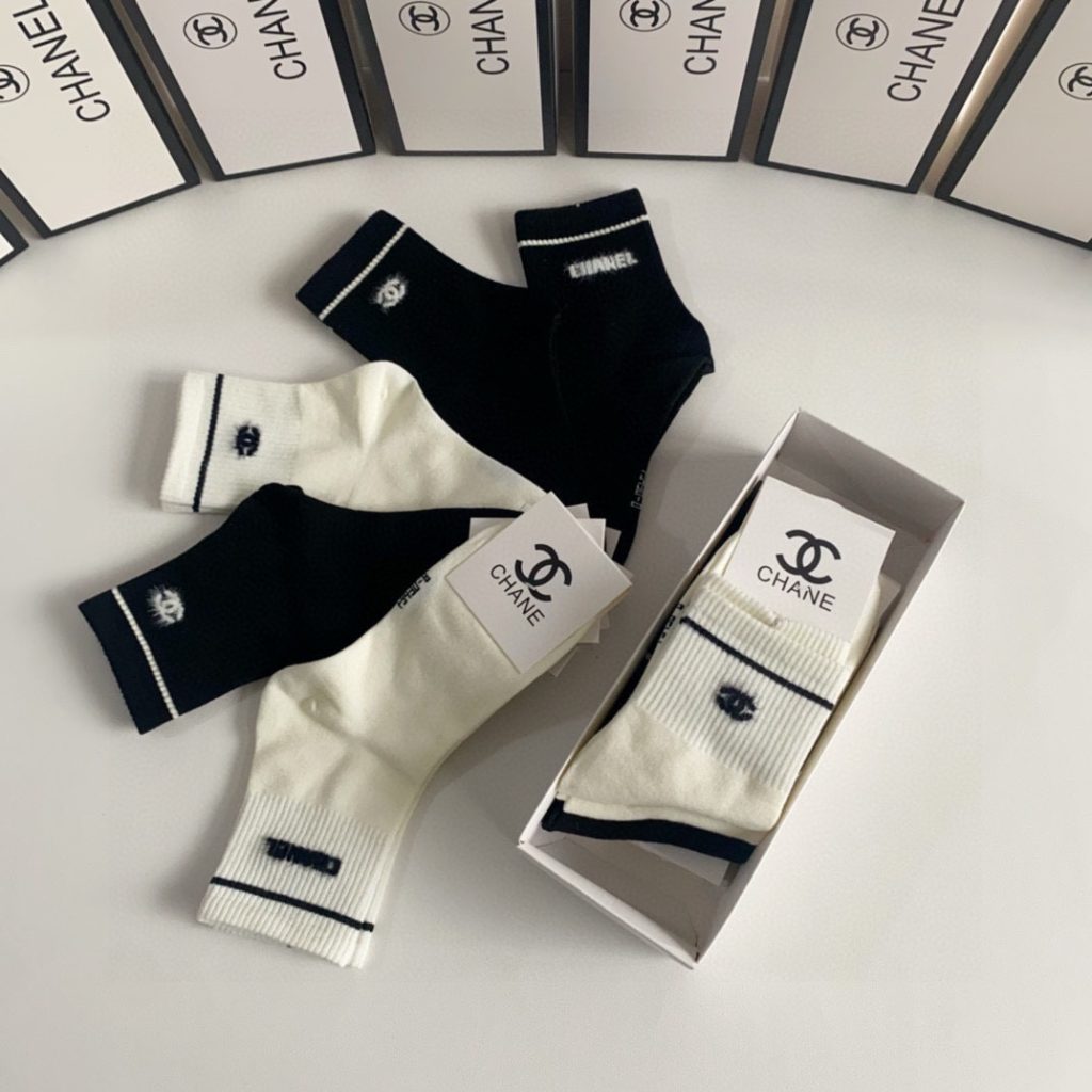 Chanel New Mid-Length Slouchy Socks