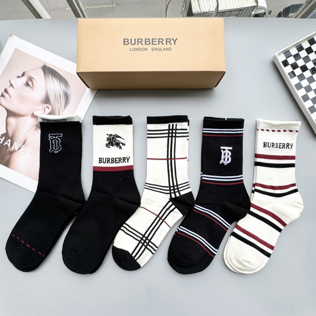 Burberry Latest Embroidered TB Socks