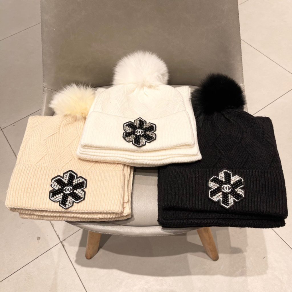 Chanel Wool Three-Piece Set: Fox Fur Hat + Scarf + Gloves