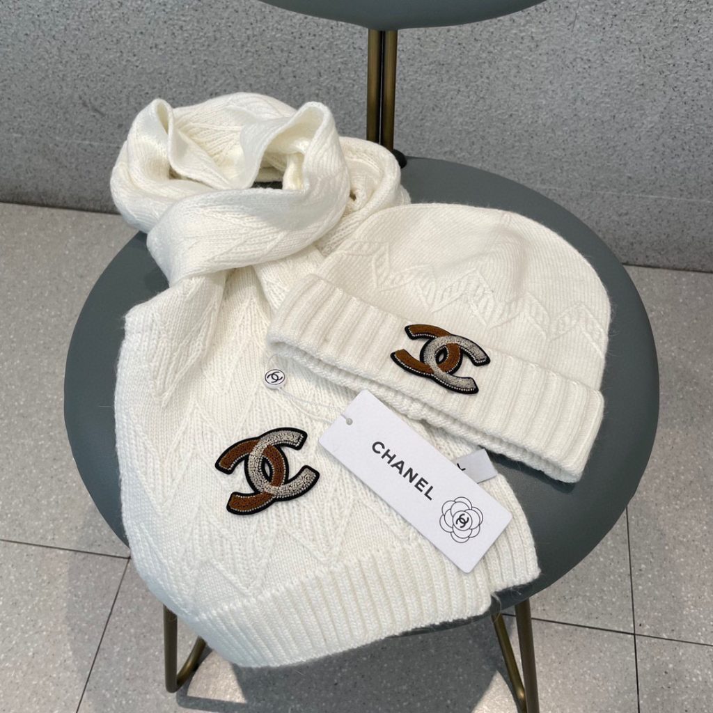 Chanel Wool Set: Hat + Scarf