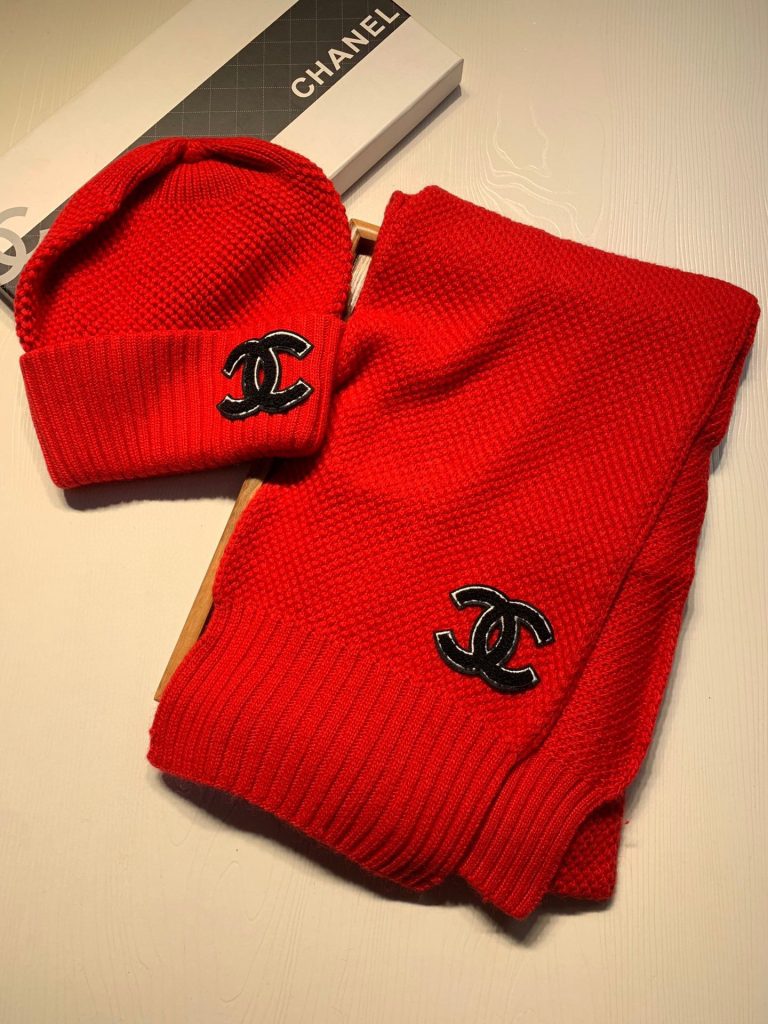 Chanel Wool Set – Hat + Scarf, A Must-Have for Winter Warmth and Style