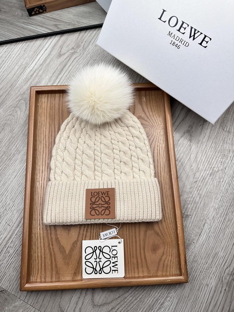 Loewe Classic Knit Hat – A Winter Must-Have for Cute & Trendy Looks