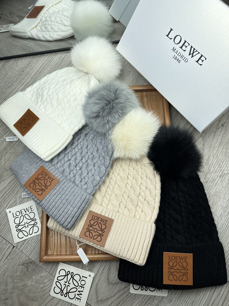 Loewe Classic Knit Hat – A Winter Must-Have for Cute & Trendy Looks