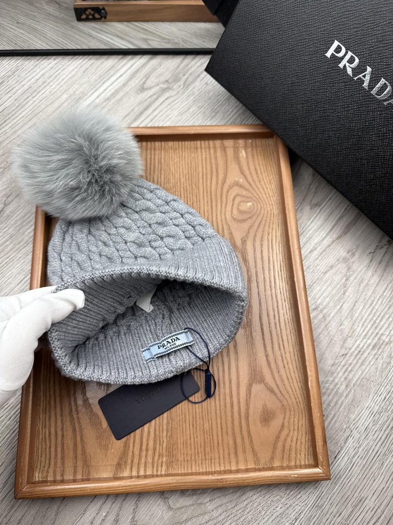 Prada Classic Knit Hat – The Perfect Winter Accessory for Youthful Style