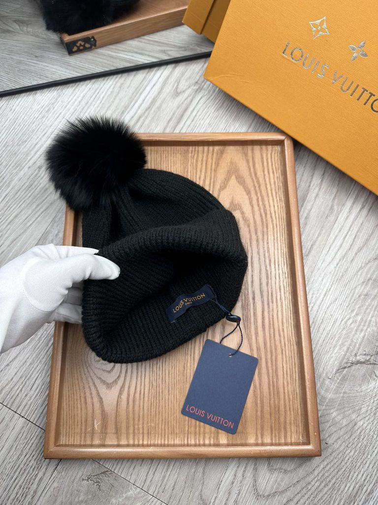 Louis Vuitton Classic Knit Beanie – Your Winter Essential for Warmth and Style