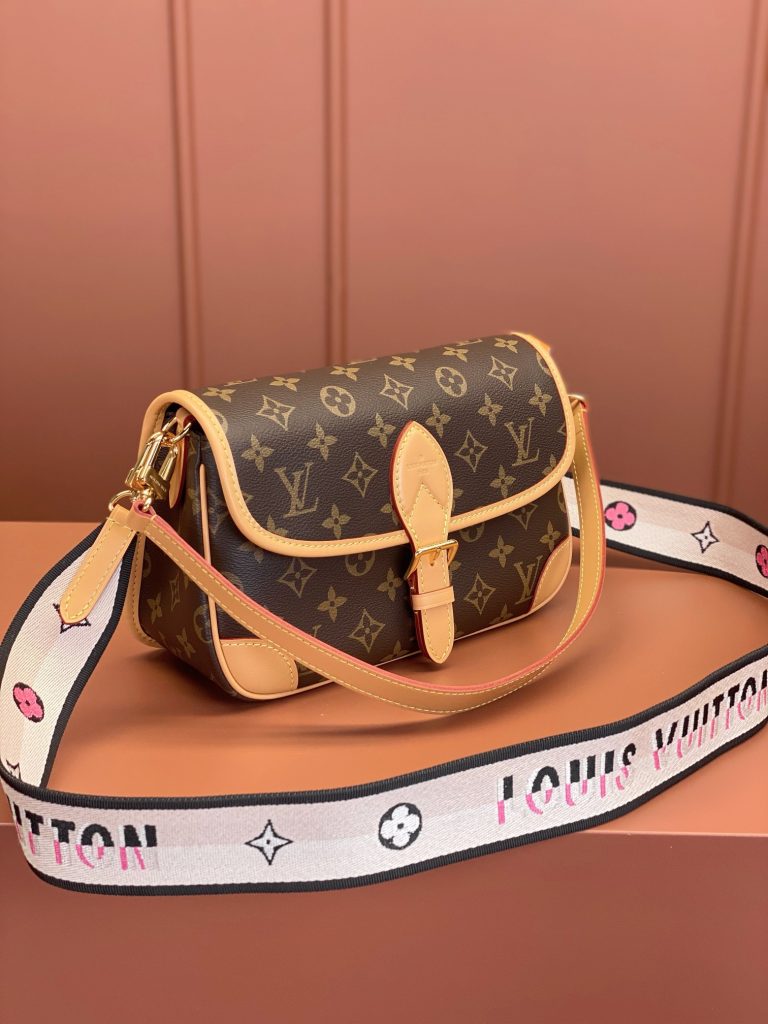 Louis Vuitton DlANE handbag