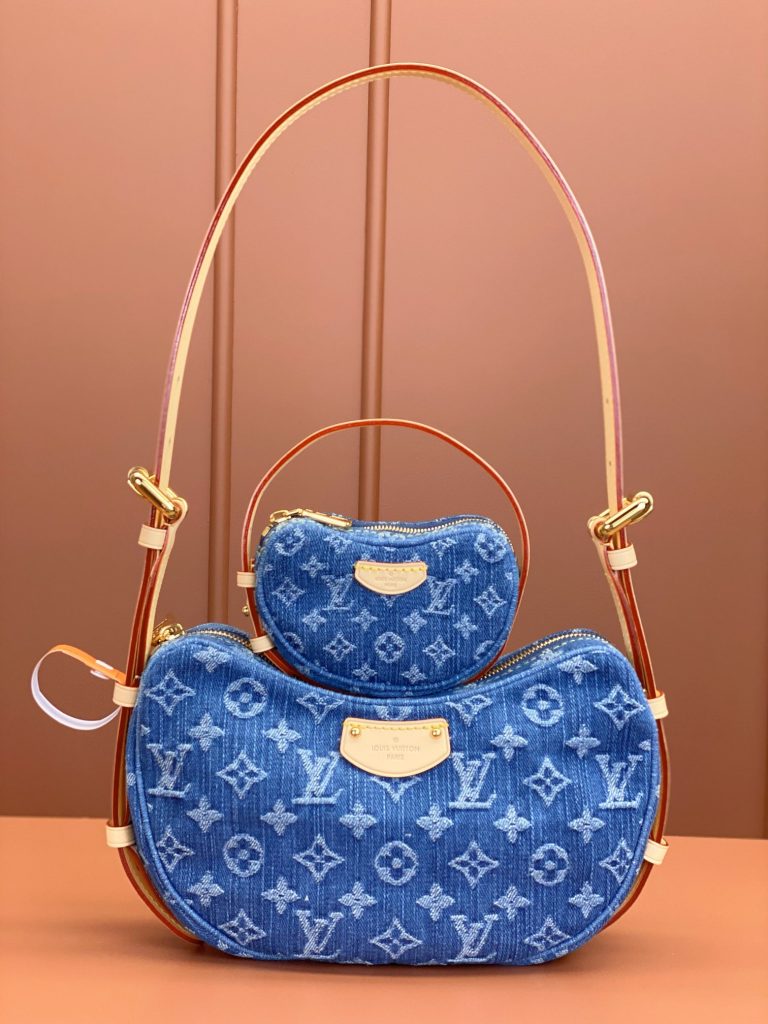 Louis Vuitton CROISSANT Medium Handbag