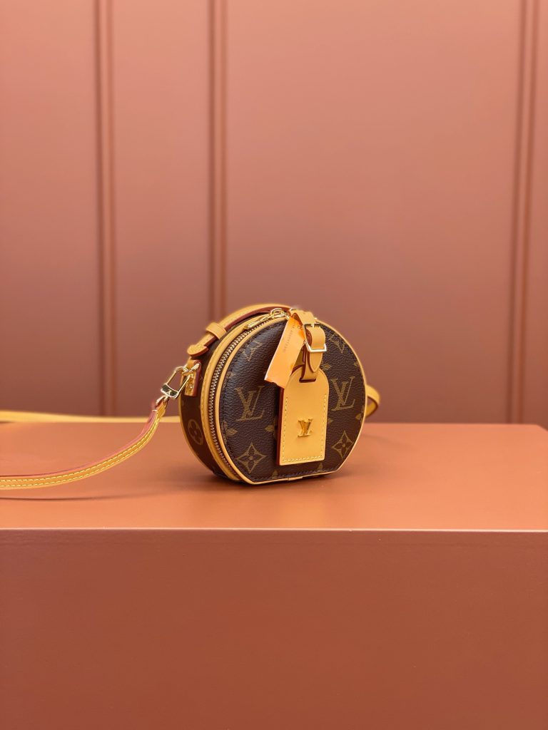 Louis Vuitton Boîte Chapeau Mini.M44699