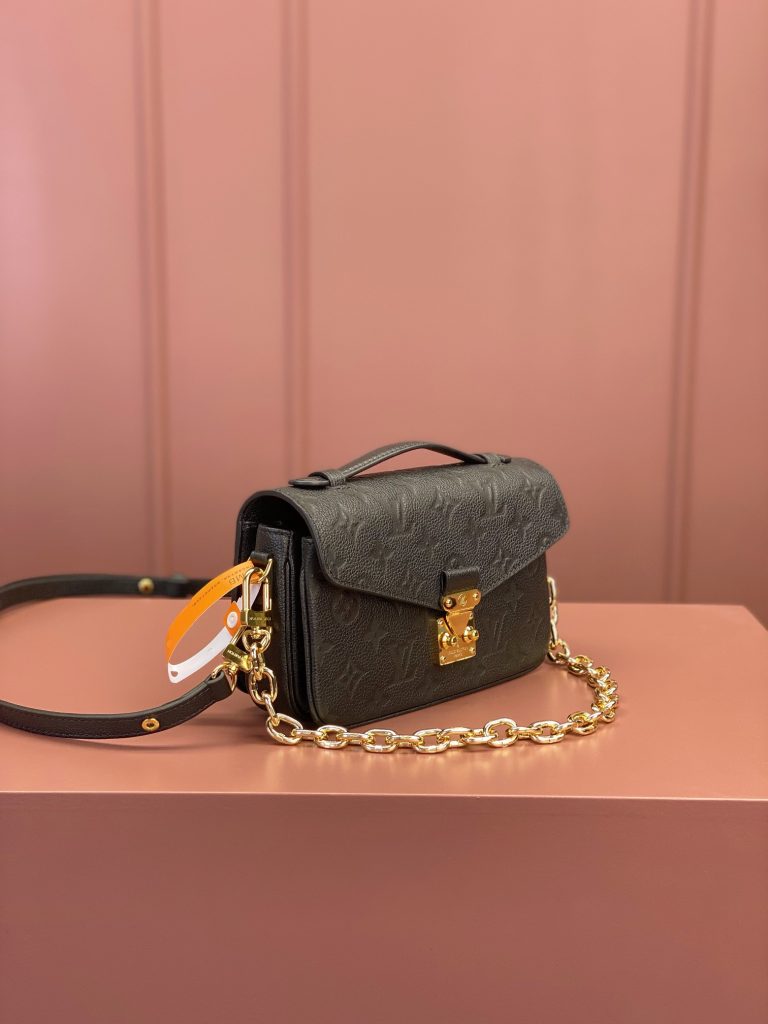 Louis Vuitton Pochette Métis East West Bag M46595 (Black)