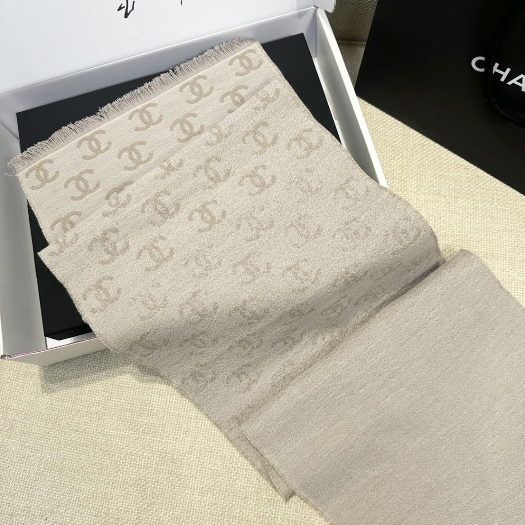 Chanel 24B Gradient Scarf 085631