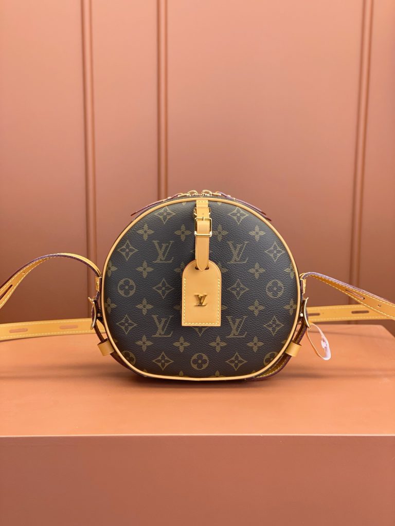 Louis Vuitton Boîte Chapeau Souple Handbag M45647