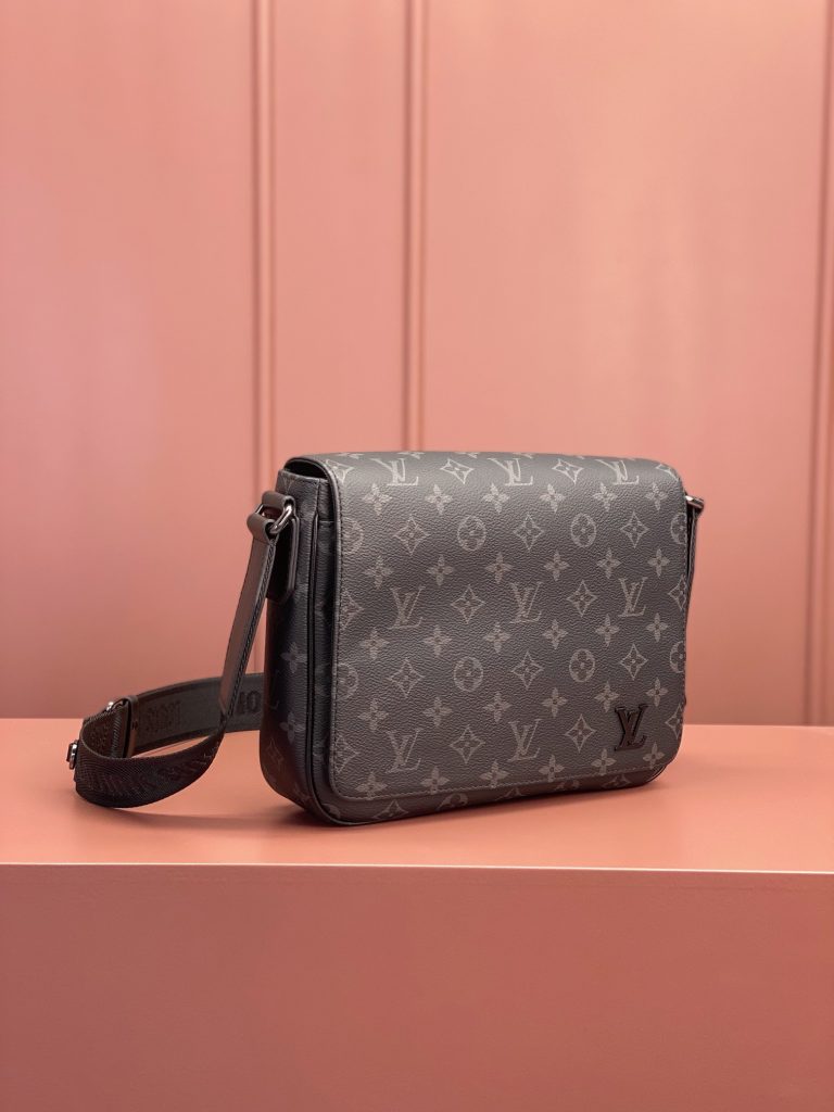 Louis Vuitton DISTRICT Small Messenger Bag