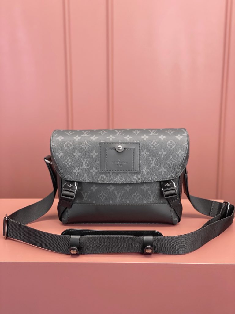 Louis Vuitton VOYAGER Small Messenger Bag