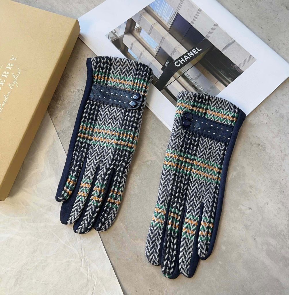 Burberry women’s gloves