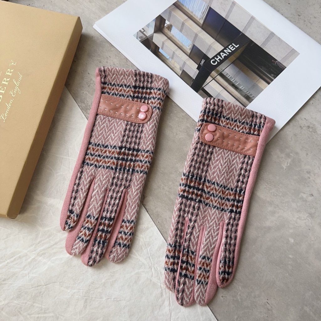 Burberry Fashion Women’s Gloves