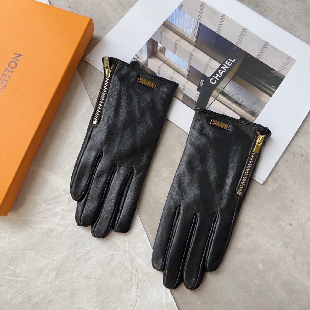 Louis Vuitton Women’s Lambskin Gloves