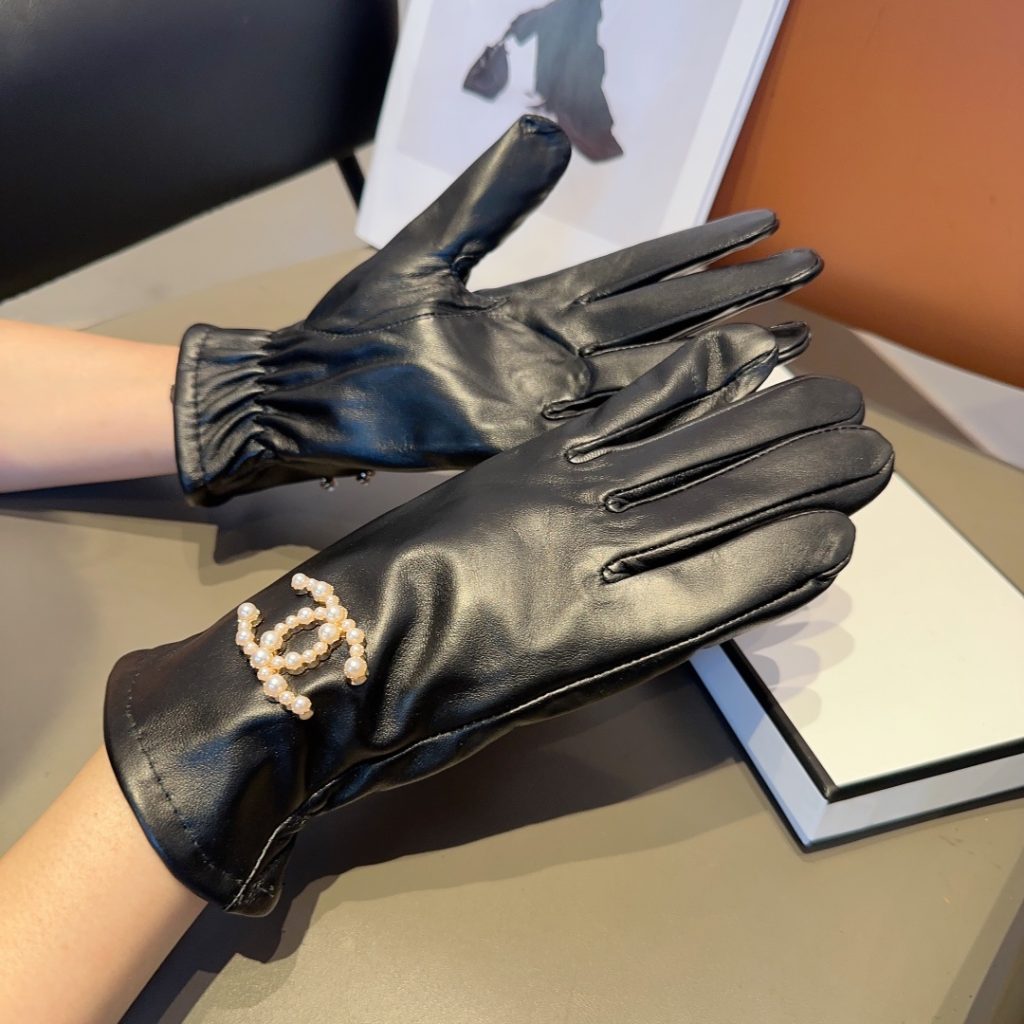 Chanel women’s lambskin gloves