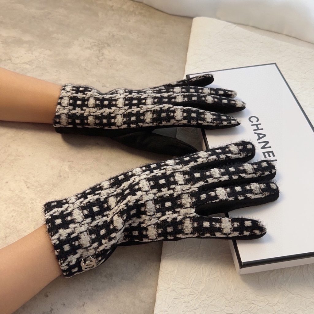 Chanel Wool Gloves