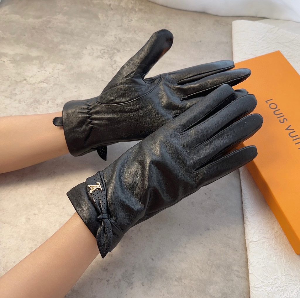 Louis Vuitton women’s lambskin gloves