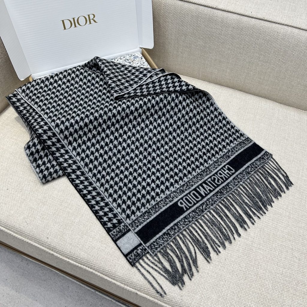 Dior Montaigne Houndstooth Scarf