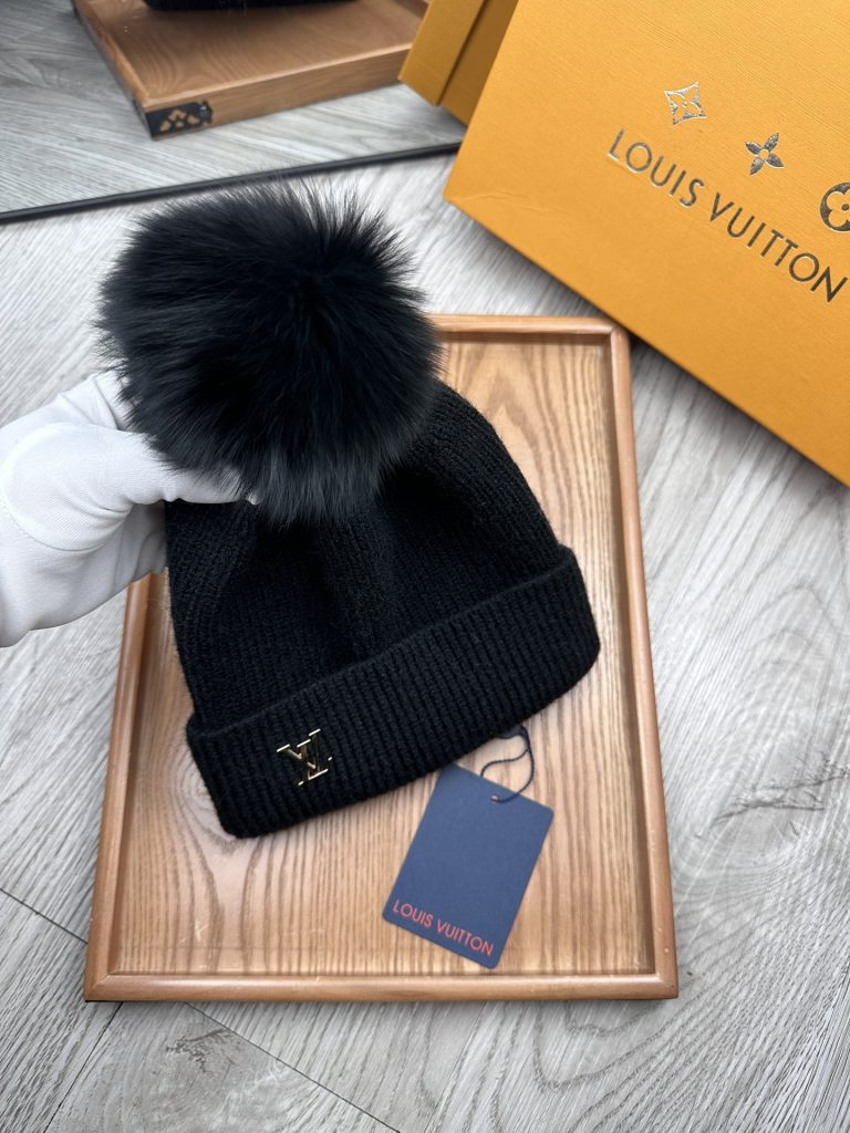 Louis Vuitton Classic Knit Beanie – Your Winter Essential for Warmth and Style