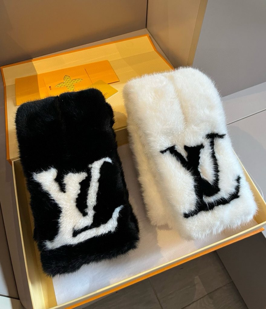 Louis Vuitton New Rabbit Fur Neck Warmer