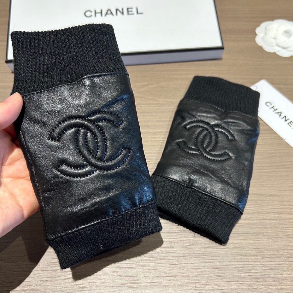 Chanel 2023 Fall/Winter Lazy Rabbit Fur Lambskin Gloves