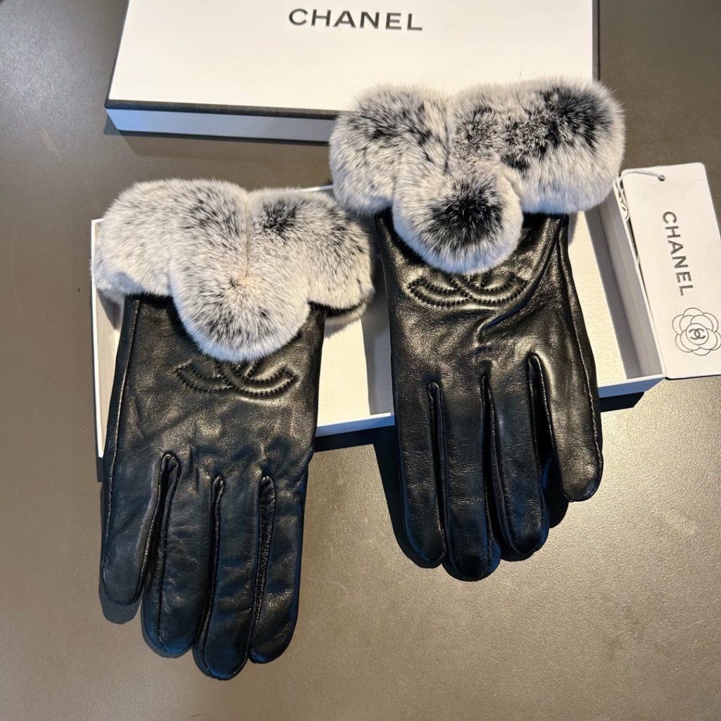 Chanel Autumn/Winter Lazy Rabbit Fur and Sheepskin Gloves