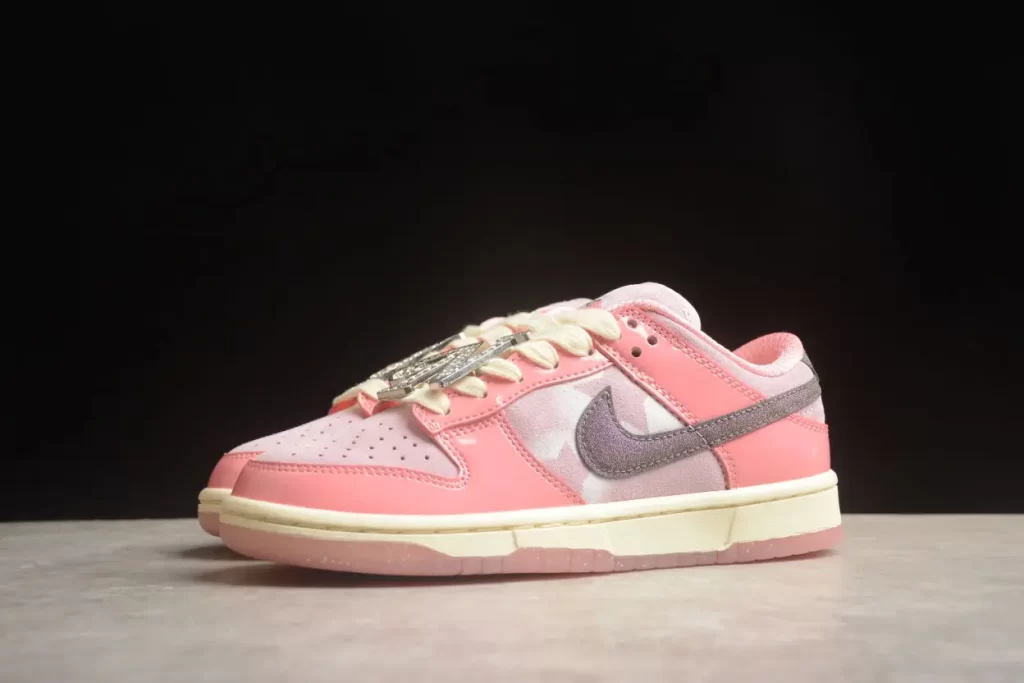 Nike SB Dunk Low LX ‘Barbie’ FN8927-621